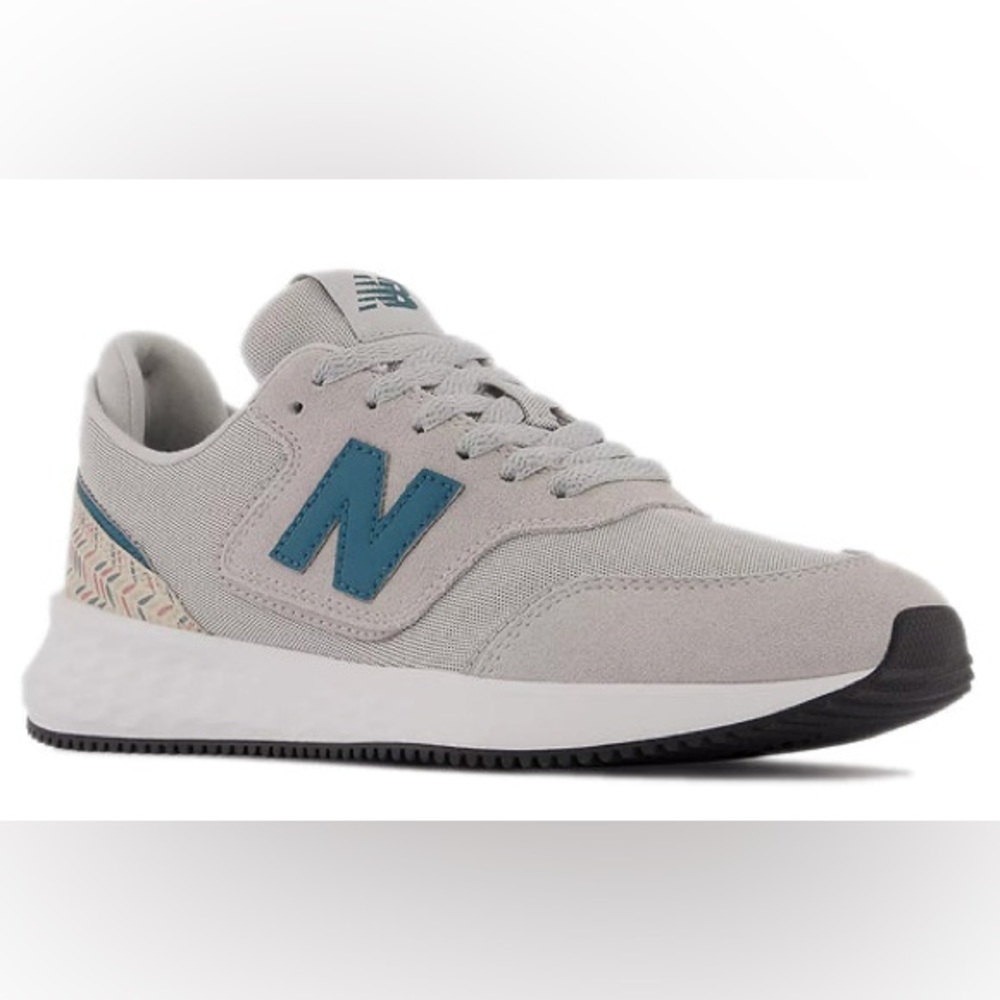 Women’s New Balance spring/summer sneakers, size 10